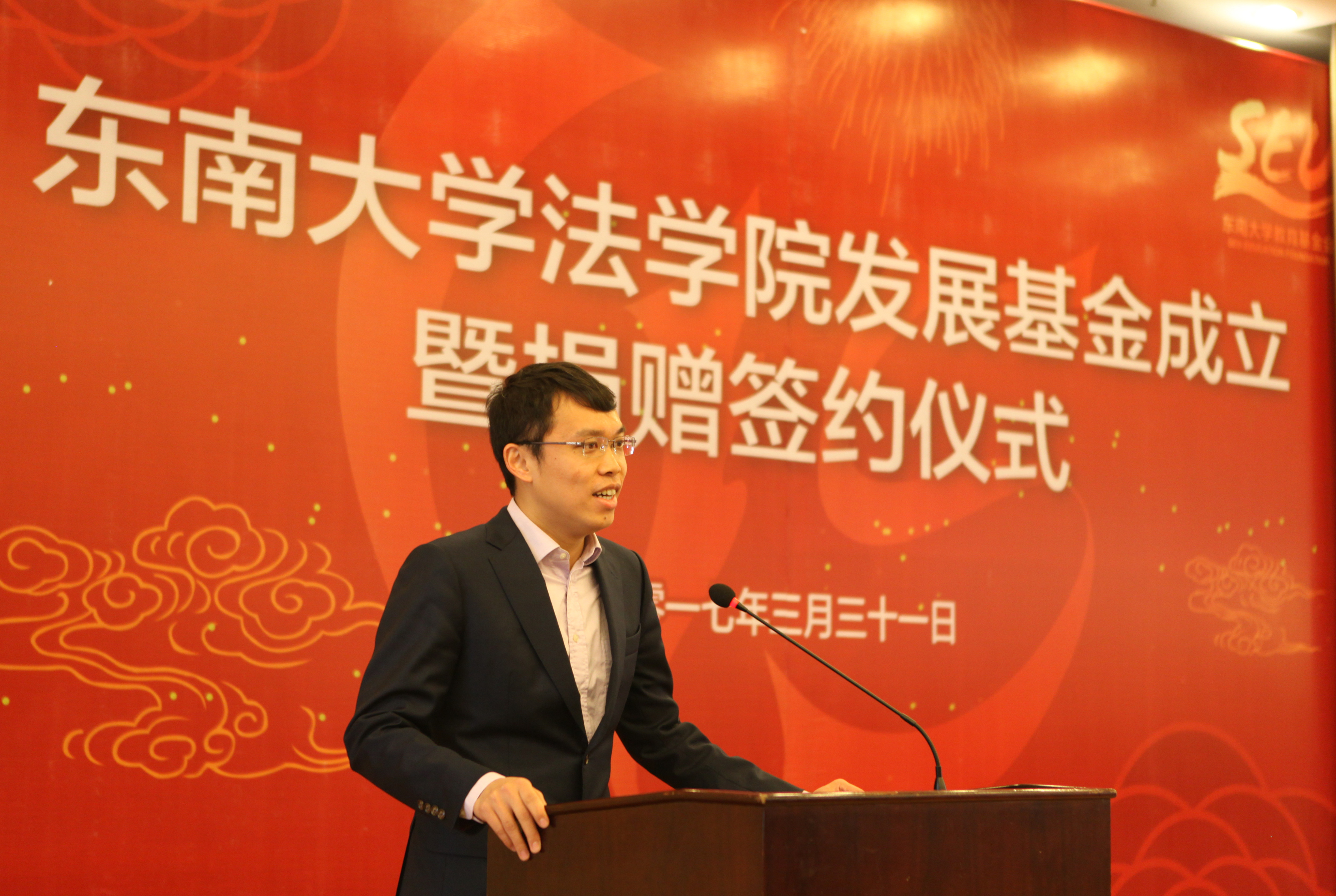 获奖教师代表冯煜清发言